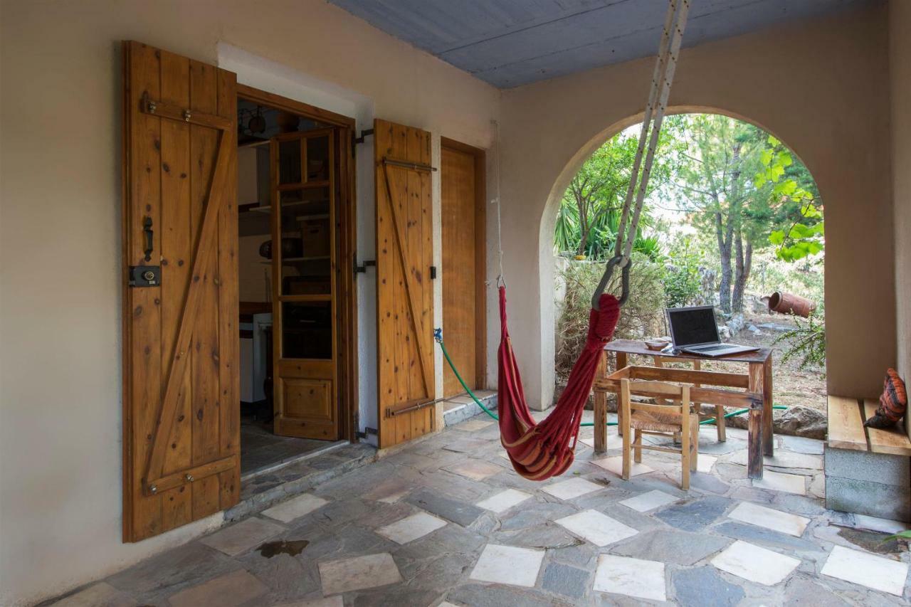 Mavilia Traditional Guesthouse Лигурион Экстерьер фото