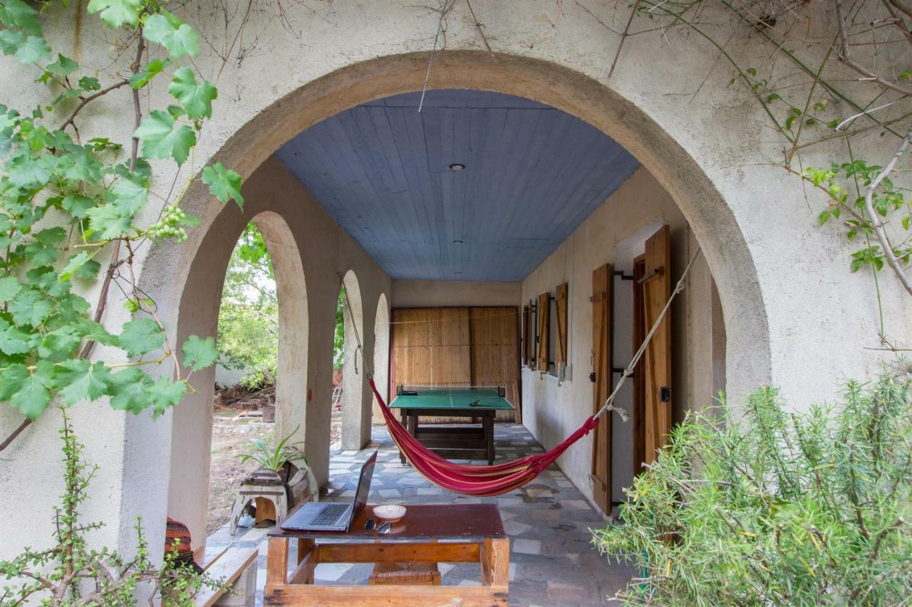 Mavilia Traditional Guesthouse Лигурион Экстерьер фото